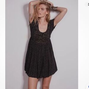 Free People Sundown Dress mini- midi  black and olive color woman’s small